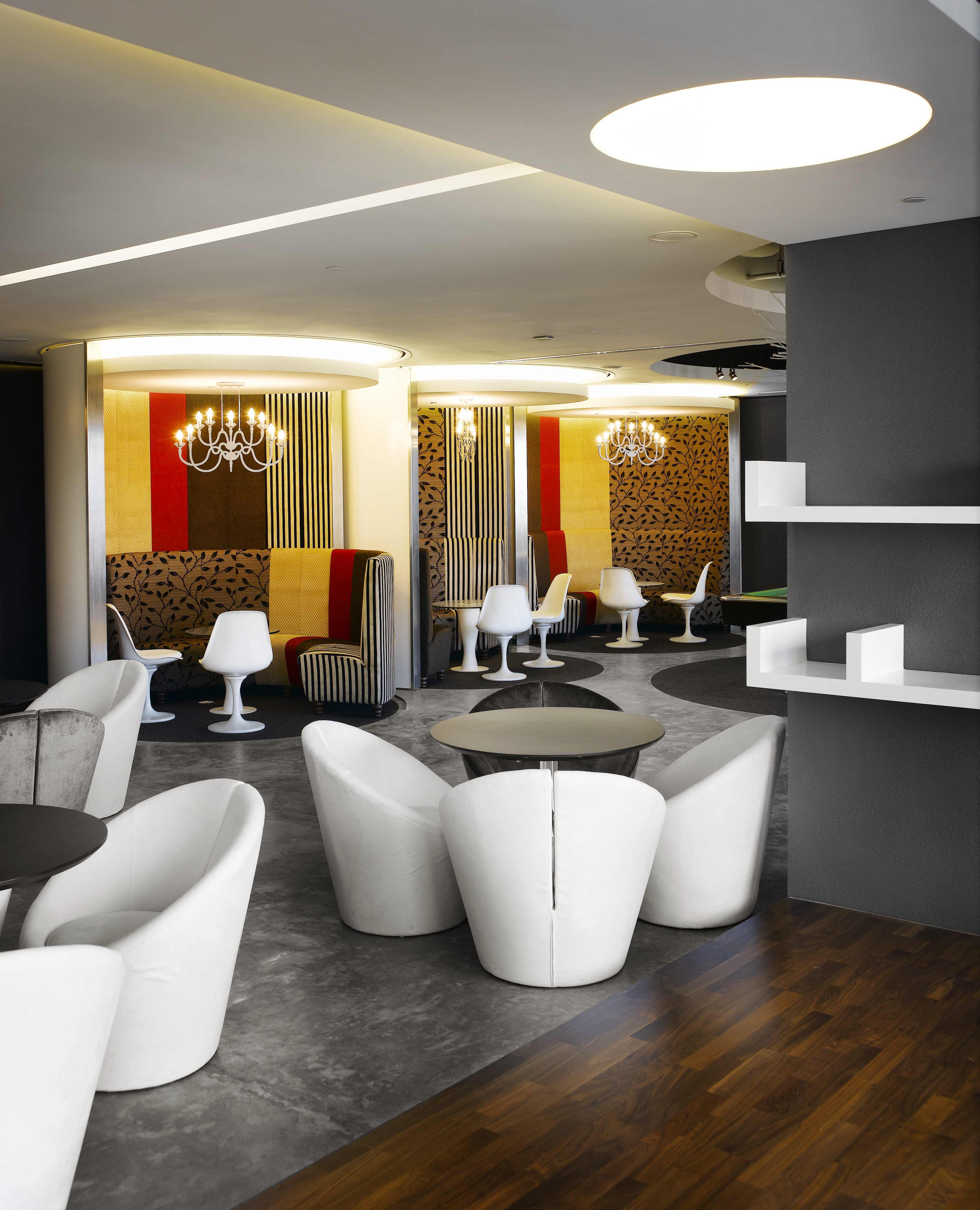 O-Bar, featuring communal spaces and 3 meeting pods