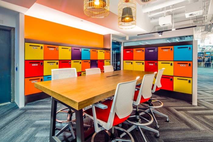 Touch down area enhanced staff mobility, and lockers give dedicated spaces for the personal belongings.