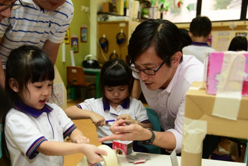 MOS Teo at the Little Skool-House@OCBC Centre
