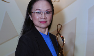 Nancy Tan_Regional winner of UOBs inaugural Customer Commitments Awards 2016